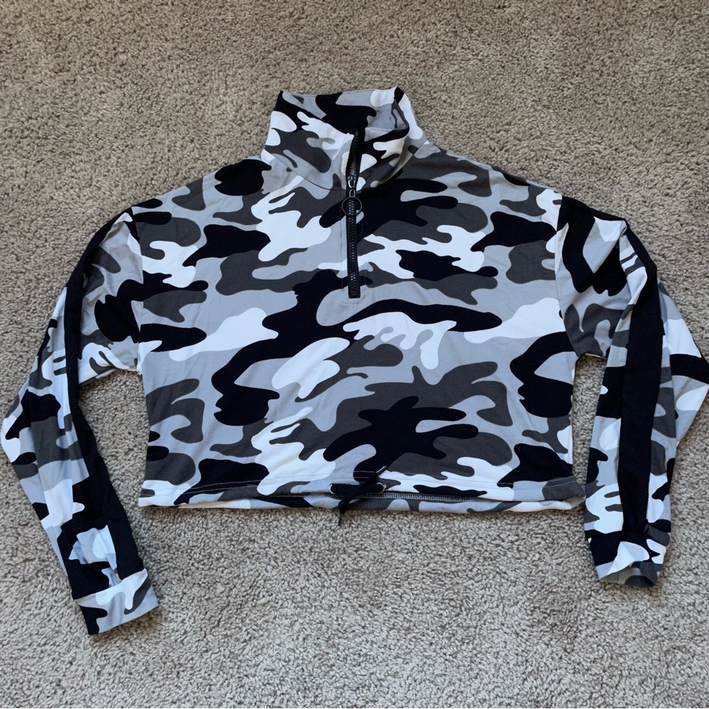 Streetwear society active pullover size small